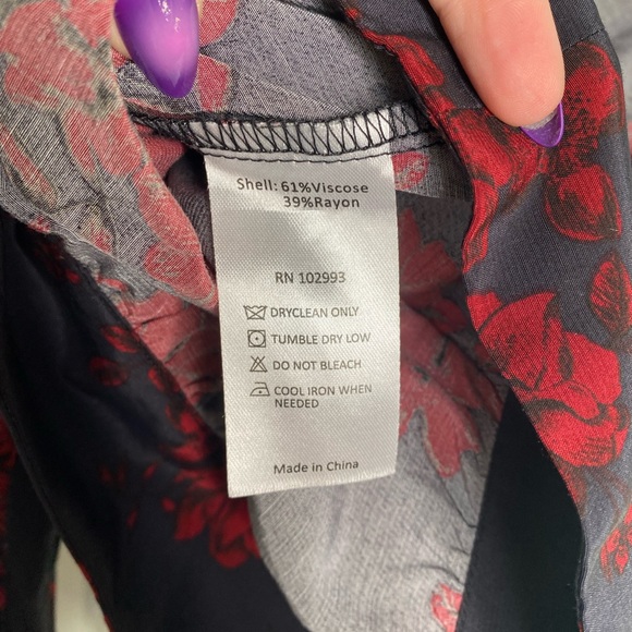 Marissa Webb Floral Deep V Neck Long Sleeve Button Crop Blouse Women’s Size 4 - Picture 3 of 7